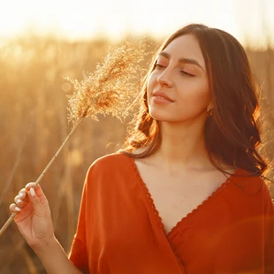 Női ciklus és harmónia: rituálék tiszta növényi esszenciákkal